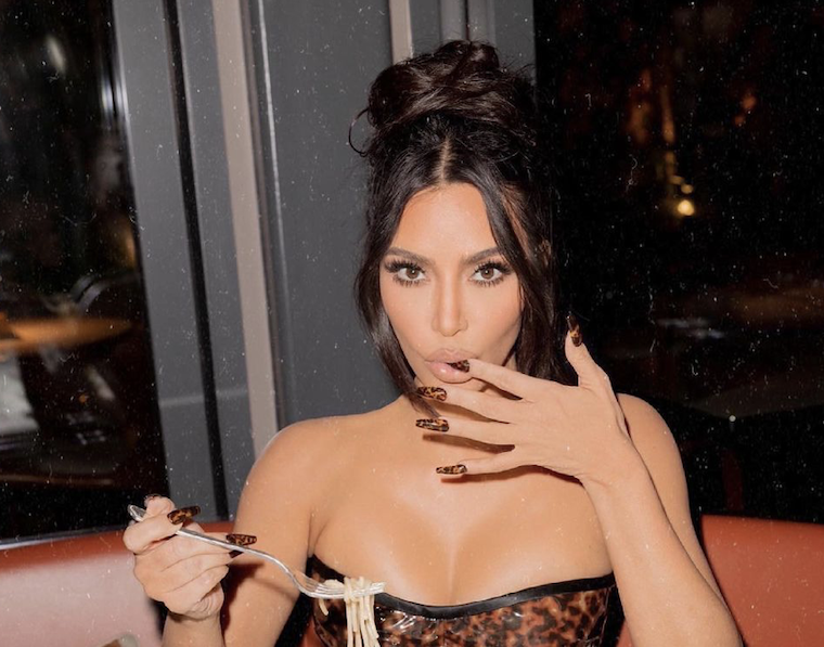 KUWTK: Kim Kardashian Says No One Contracted Covid-19 During Her Controversial Trip! kim kardashian kuwtk eating