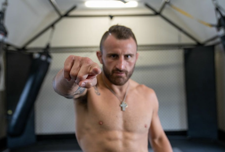Alexander Volkanovski Still open to Max Holloway Part 3, says Jung ‘The Korean zombie’ Chan-sung fight is “personal” alexander volkanovski ufc fighter