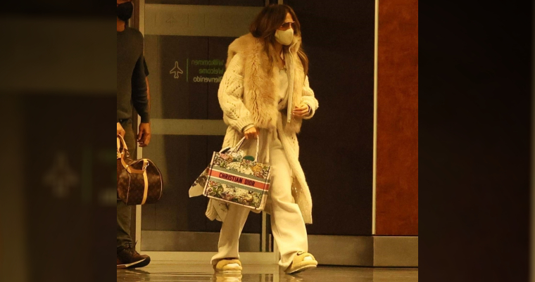 Jennifer Lopez Spotted in Los Angeles with Ben Affleck After Leaving Spain Amidst COVID-19 Outbreak Jennifer Lopez Spotted in Los Angeles with Ben Affleck After Leaving Spain Amidst COVID-19 Outbreak