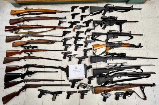 Michael Mueller Shoots and Kills Himself After Fleeing Ohio for Brother’s Murder – 52 Loaded Guns Taken in Search Michael Mueller Shots and Kills Himself After Fleeing Ohio – 52 Loaded Guns Taken in Search