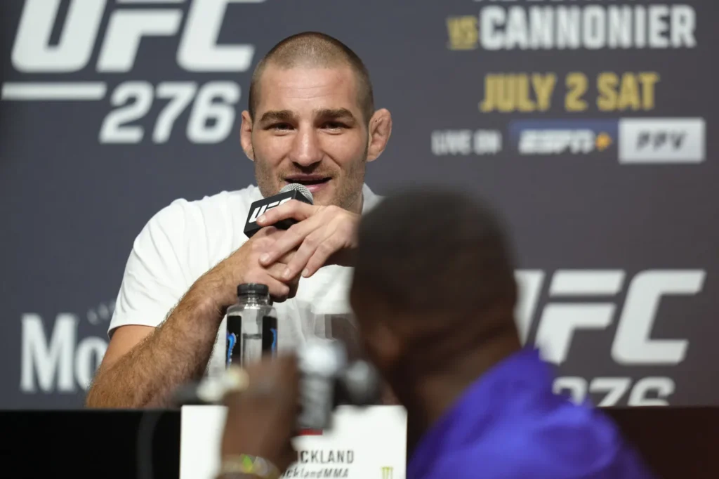 Strickland Backs “Twinkle Toes” Adesanya To Beat Pereira