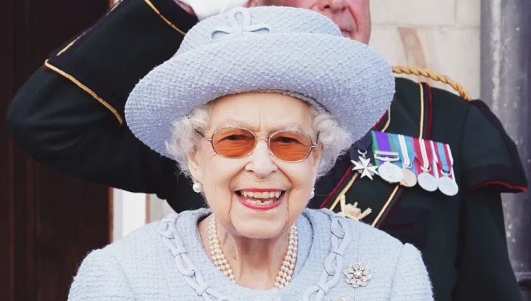 Queen Elizabeth’s Dying Wish Is For Prince Harry To Ditch Meghan Markle, Claims Source