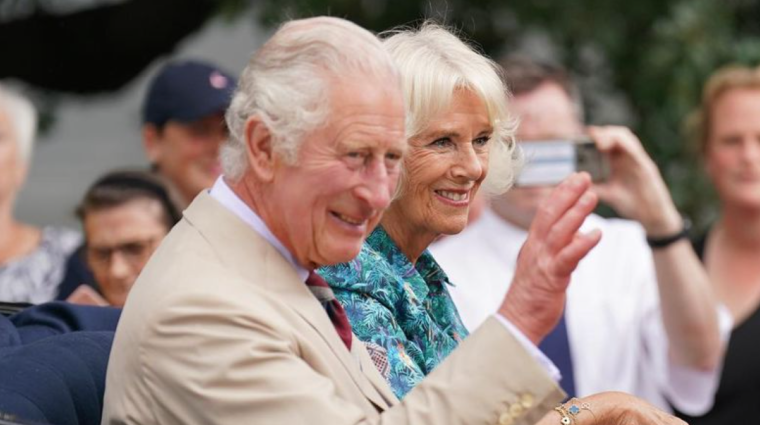Prince Harry And Meghan Markle Throwing Prince Charles’ Olive Branch Away – ‘He Has Wanted To Bring Them Close,’ Says Royal Expert Russel Myers