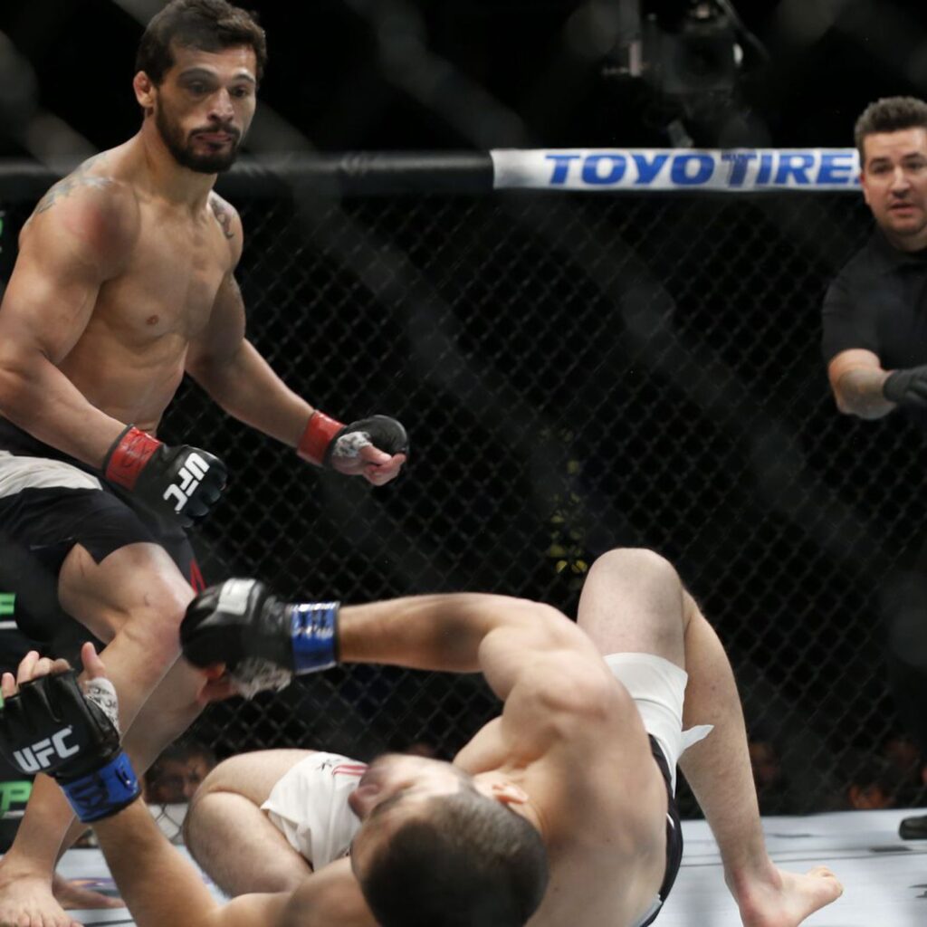 The Only Man To Knock Out Islam Makhachev Backs Oliveira To Win at UFC 280