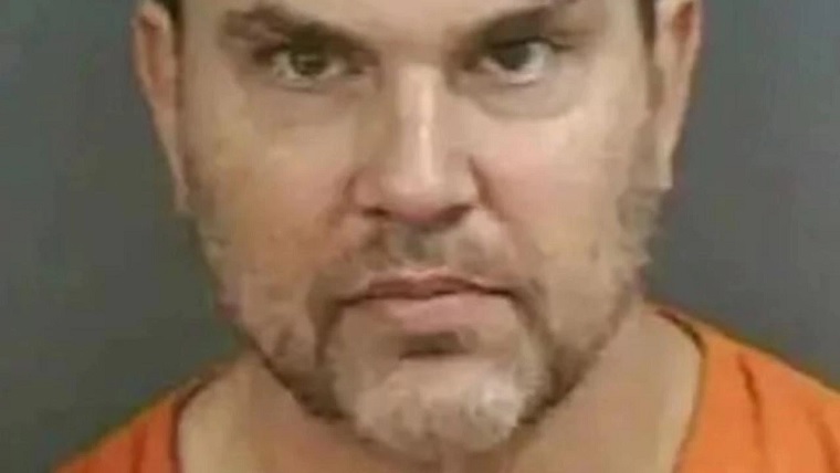 Florida Cosmetic Doctor Found Dead in Ditch Over a Week After Being Charged on 2 Counts of Sexual Battery Florida Cosmetic Doctor Found Dead in Ditch Over a Week After Being Charged on 2 Counts of Sexual Battery