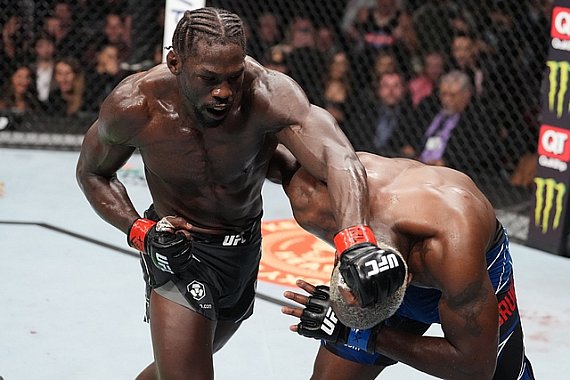 Cannonier Wants Khamzat To Earn Middleweight Title Shot