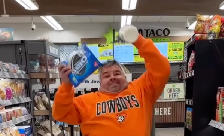 ’90 Day Fiancé’ Spoilers: Big Ed Slammed For Gifting Oreos And Milk To Liz For Valentine’s Day – ‘You Don’t Deserve Her’